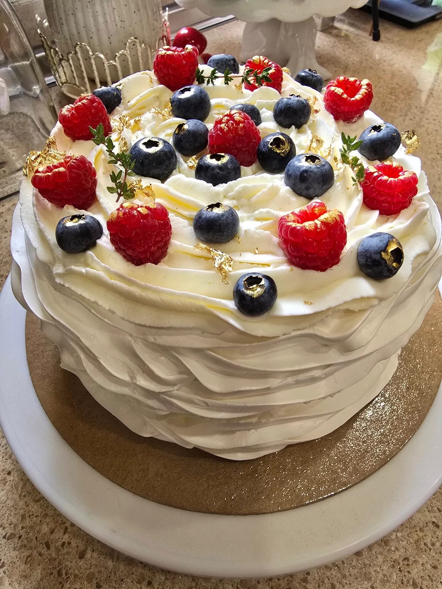 Pavlova Cake